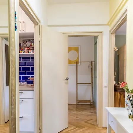 Elegant Escape By Buda Castle For Pleasure Seekers *
