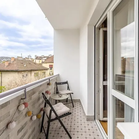 Elegant Escape By Buda Castle For Pleasure Seekers *