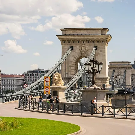 Elegant Escape By Buda Castle For Pleasure Seekers شقة