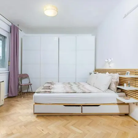 Elegant Escape By Buda Castle For Pleasure Seekers Apartment