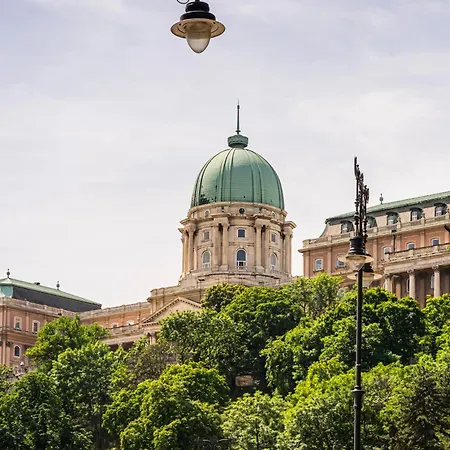 شقة Elegant Escape By Buda Castle For Pleasure Seekers *