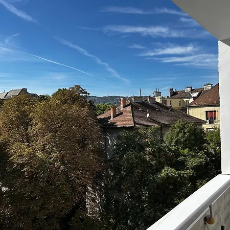 Elegant Escape By Buda Castle For Pleasure Seekers * Budapest