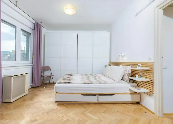 Elegant Escape By Buda Castle For Pleasure Seekers Appartamento