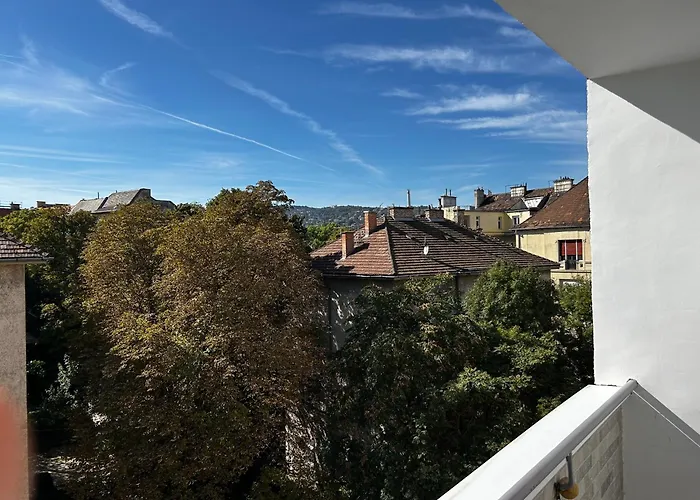 Elegant Escape By Buda Castle For Pleasure Seekers * Budapest