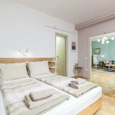Apartman Elegant Escape By Buda Castle For Pleasure Seekers *