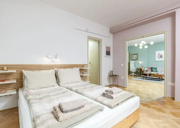 Daire Elegant Escape By Buda Castle For Pleasure Seekers *